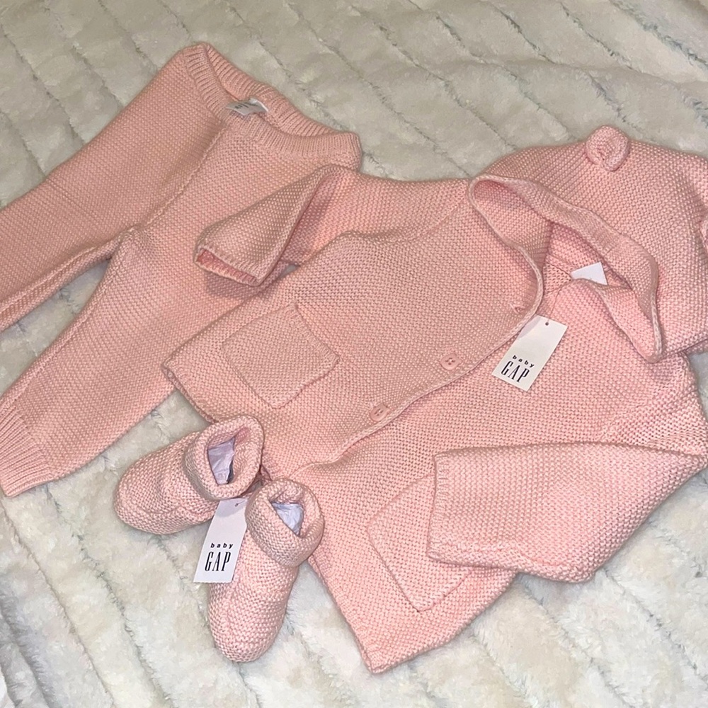 NWT Baby Gap Knitted Pink Outfit with matching Booties